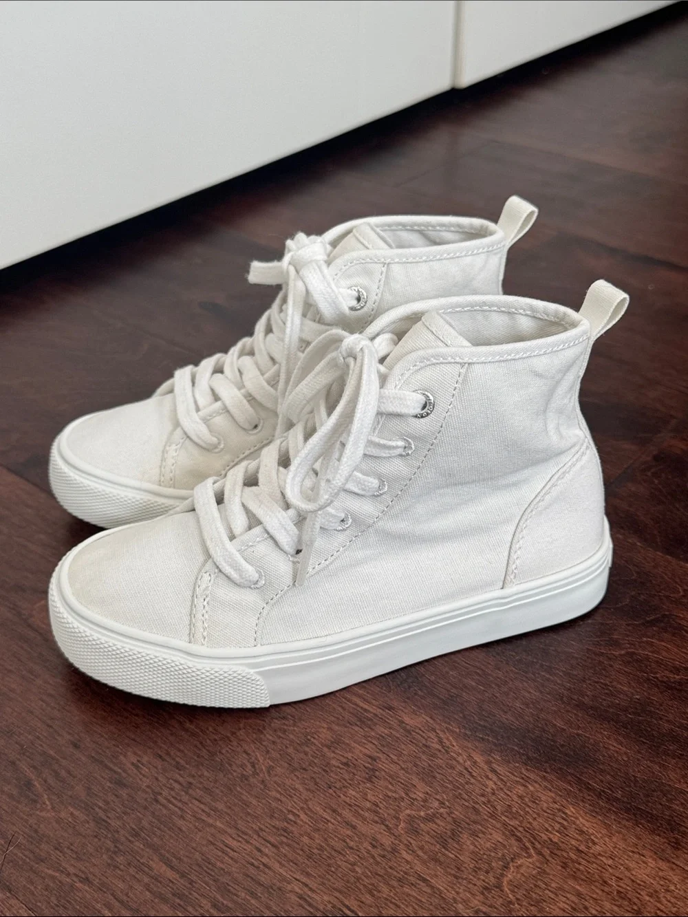 Old Navy White High Tops Shoes Casual Chic Fashion Sneakers, size 12